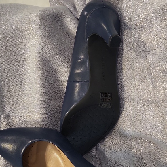 KELLY & KATIE PUMPS, NWOT, NAVY, SIZE 11 - Picture 2 of 4